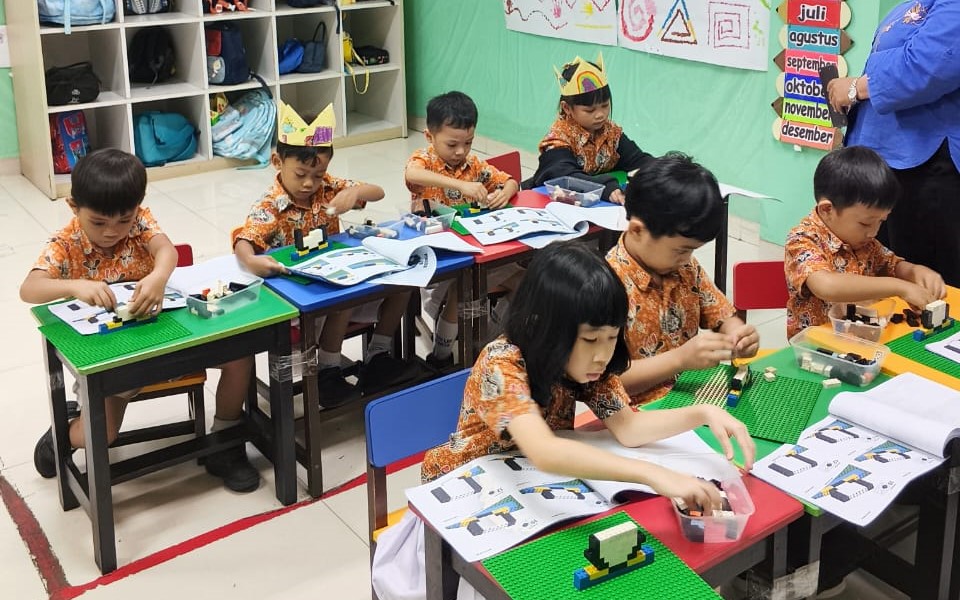 Pembelajaran teknik mozaik dalam kegiatan ekstrakurikuler